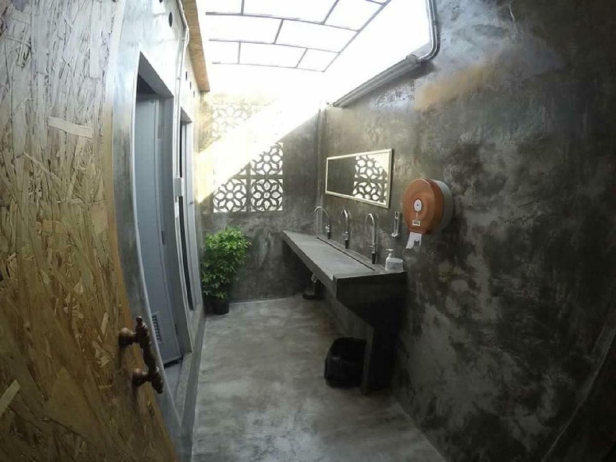 Hometown Hostel Samut Songkhram Exterior photo